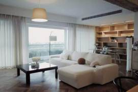Modern decoration 3brs with wall raditor and balcony in most central location of downtown