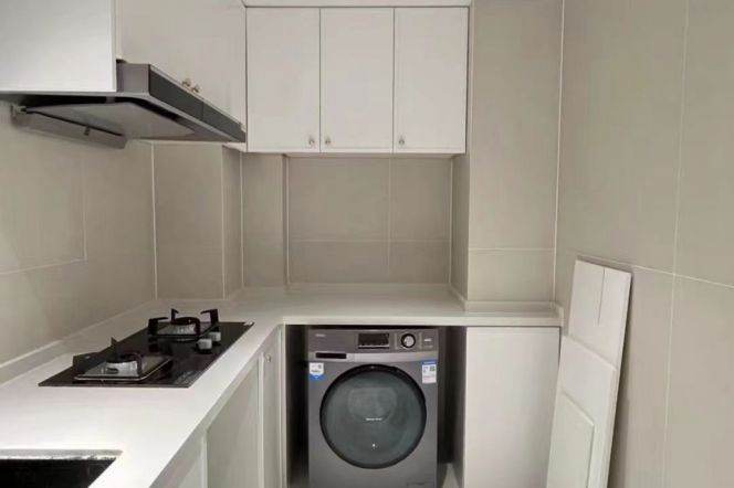 Modern decoration 2brs with floor heating and balcony nearby Xintiandi 