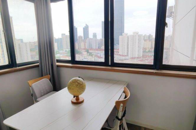 Good price 2 br with Wall-heating.5 mins walking to L 3/4/10 HongQiao Rd St.