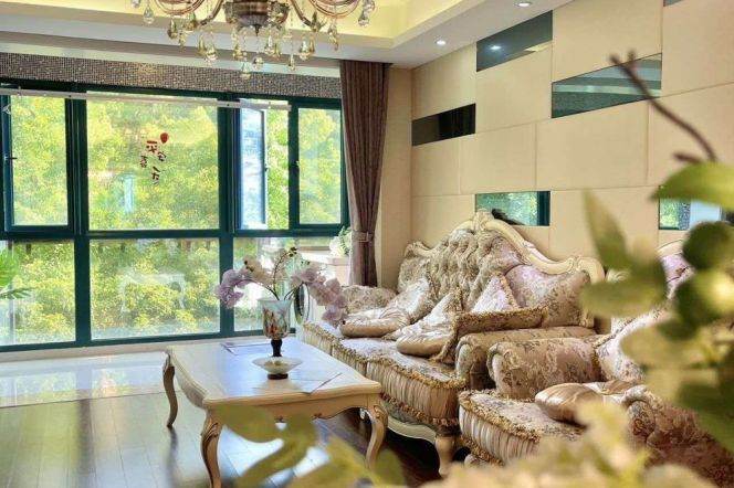 Elevator access | 2-Bedroom | Clubhouse | Swimming Pool | 15 mins to Line 1/9/11 Metro | Xujiahui
