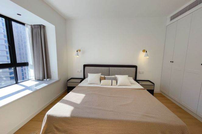 Modern decoration 3brs with floor heating and balcony belonged to Xintiandi area,