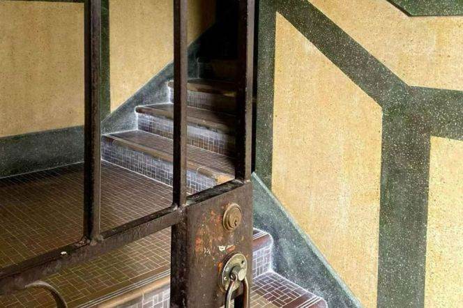Little Blackstone Apartment, a rare apartment with an elevator and a super-long viewing balcony