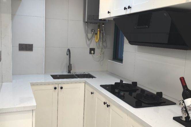 Airy and sunny 1br apt,nice layout,bright balcony,close to Line 2