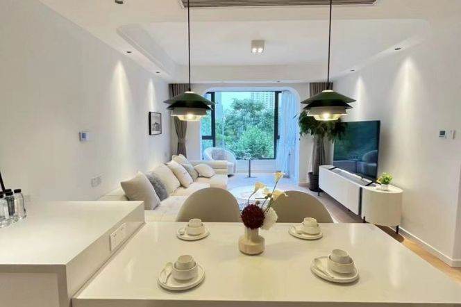 Modern decoration 2brs with floor heating and balcony nearby Xintiandi 