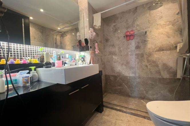Anfu Road / Urumqi Road,The Summit ， good value for money, large 3-bedroom apartment，L1-7