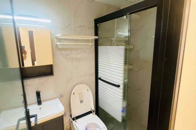 2 Brs, 2 Baths, Floor heating/Central ac, 120 sqm @ Longxi metro L10