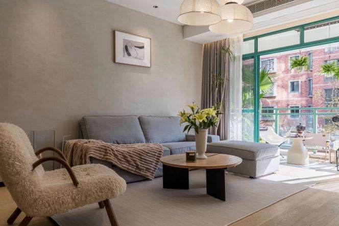 Decent Balcony 3br/2bt Flat close to West Bund