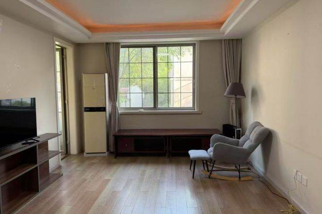 Nice balcony 2Brs/1Lr/1Bt apt nr Shanghai library,M1/7/10