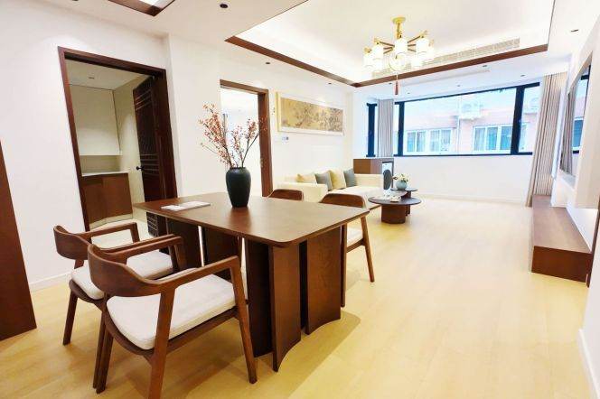 2 Brs, 2 Baths, Floor heating/Central ac/Oven/Dish washer, 110 sqm @ Xiaonanmen station L9