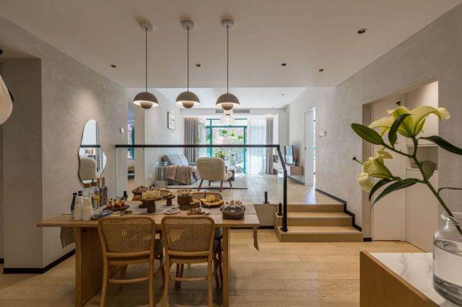 Decent Balcony 3br/2bt Flat close to West Bund