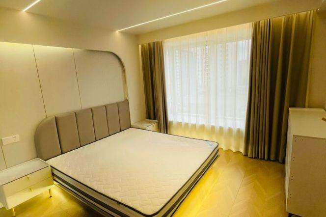 2 Brs, 2 Baths, Floor heating/Central ac, 120 sqm @ Longxi metro L10