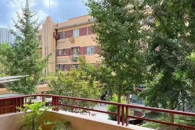 Spacious historic APT 2BR Balcony Jianguo Rd 25k