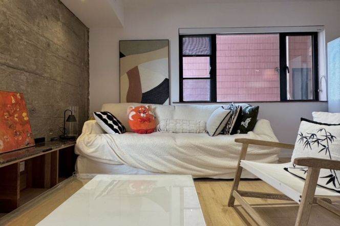 Valuable 3BR Near Jiangsu Rd with Balcony/Wallheaing 15.8K