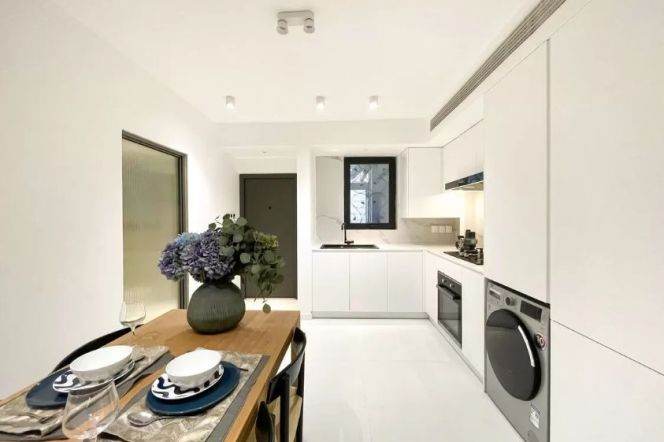 Modern decoration 2brs with floor heating and balcony in central Xuhui 