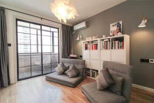 Elevator building | 2-bedroom apartment | East Nandan Road | 5 mins to Metro Lines 1/9/11, Xujiahui