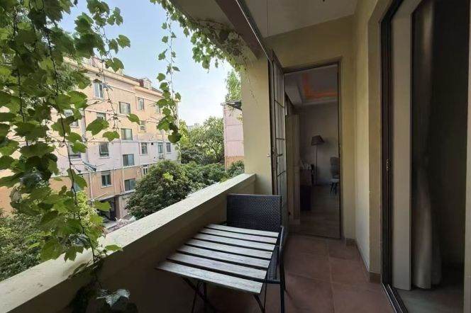 Nice balcony 2Brs/1Lr/1Bt apt nr Shanghai library,M1/7/10