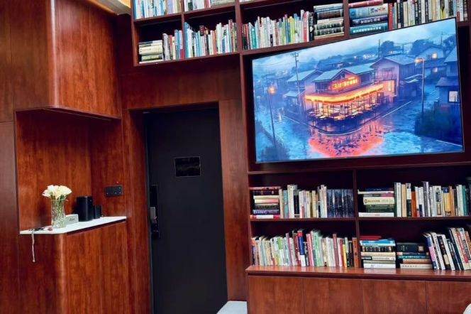 Quality 3BR 2BA Duplex Old Apt w/Big Terraces nr Changshu Rd Station