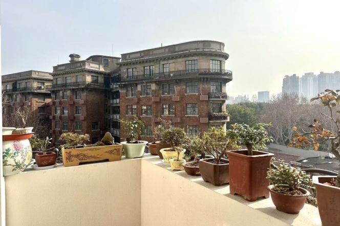 Elevator Balcony Apt in Xingguo Mansion