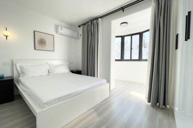 modern 3brs floor heating on Xin huan road near Jiao tong university line 10,11 only 16.5K