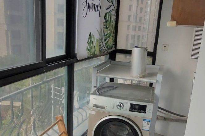 3 Brs, 2 Baths, Balcony/Wall heating/Oven/Dryer, 150 sqm @ Laoximen station L8&10