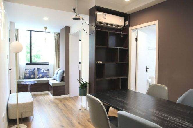 Redecorated 2Br w. Elevator @Jiashan Rd Station