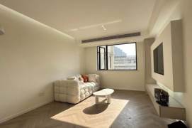 Sunny one bedroom Apt+Heating+central AC+oven @ L14 Wuding Rd