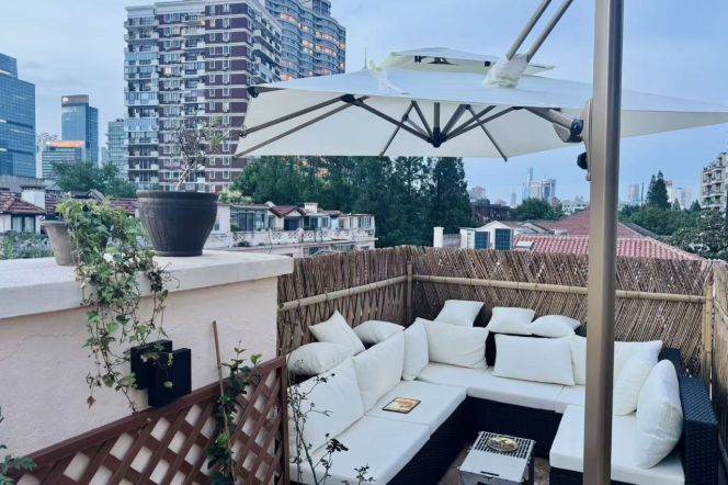 Quality 3BR 2BA Duplex Old Apt w/Big Terraces nr Changshu Rd Station