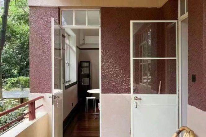 Spacious historic APT 2BR Balcony Jianguo Rd 25k