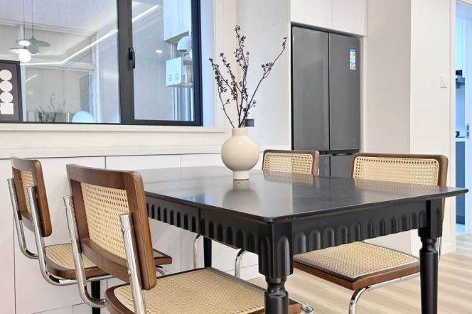 Elevator 2BR, Caoxi North Rd, 3 mins to Metro Line 1/9/11 (Xujiahui)
