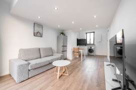 Cozy Furnished 1Br w. Balcony @iapm