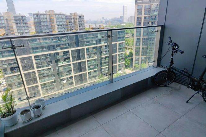 Modern 2 br with open balcony+floor heating next Wellington shanghai. easy to L 6/8/11 
