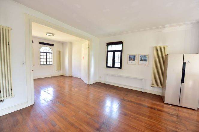 Character/Valuable Historical Yuyuan Rd 3BR+2BA with Balcony 17.5K 