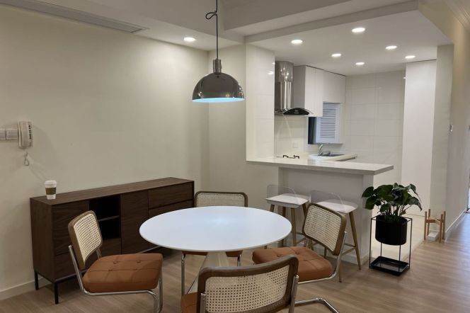 very modern 2brs floor heating nice furniture open balcony beside IAPM line 1,10,12 only 23K