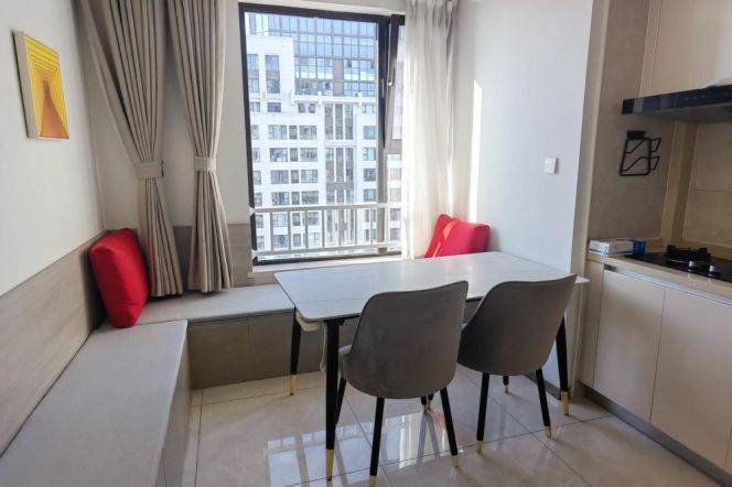 Bright  duplex 2 br next NYU shanghai, 4 mins walking to L6/8/11 Oriental sports center St.