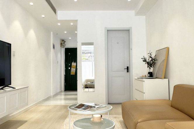Good Value 1Br/2Lr/1Bt+Outdoor Yard Close to L2/3/4 Zhongshan Park Station 