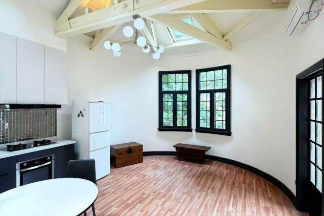 4.5 meters High-ceiling 1+1br with Balcony，South Xiangyang Road