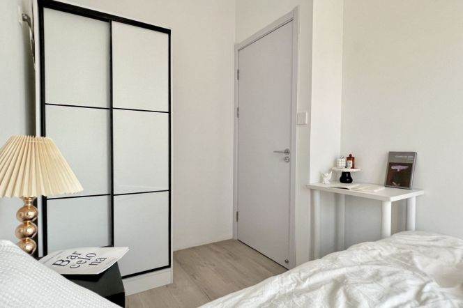 Bright room near Hanzhongrd,just 2 roommates, close to TJU,short/long lease ok 