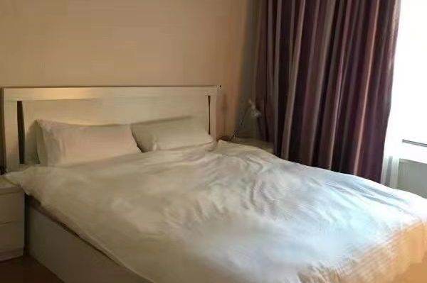 A real cozy master room at Line 10 hangzhong Lu