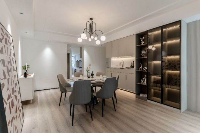 Spacious 3-Bedroom Home in Xujiahui | Well-Decorated & Green View