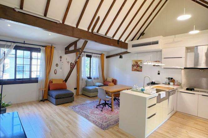 Jiangsu Rd Station 3+1Br/2Bath with Terrace Line2/11