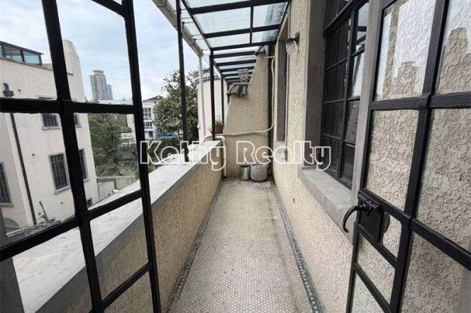 High ceiling Beautiful 1BR Balcony 18k