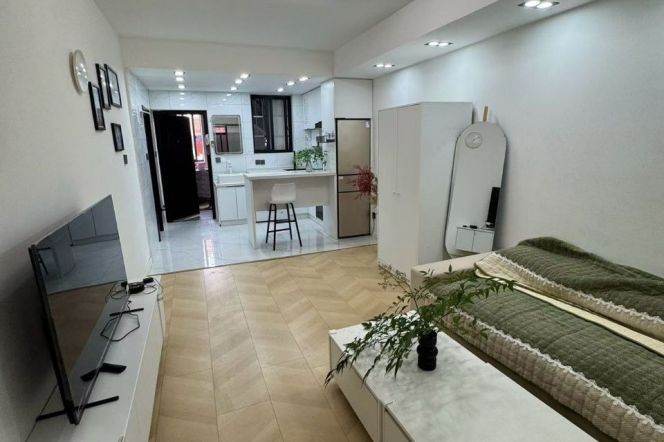 Nice yard 1Br/1Lr/1Bt apt nr West yanan rd,M3/4
