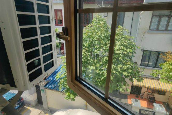 Unique 2 br with 2 baths + floor heating ，3 mins to L 13 Middle HuaiHai Rd st.