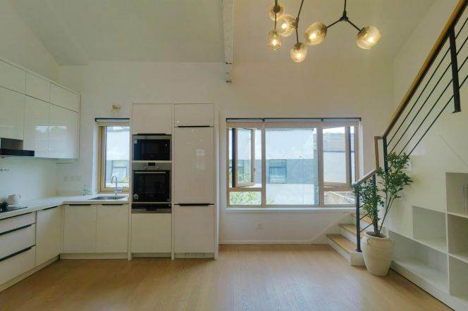Unique 2 br with 2 baths + floor heating ，3 mins to L 13 Middle HuaiHai Rd st.