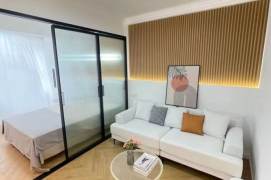 West Yan'an rd/elevator 1br 1lr/bright room/big living room,@L3/4