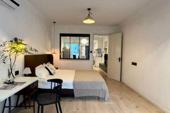 Modern 1BR 1LR+big yard/Nice deco&location,Zhongshan park@L2/3/4