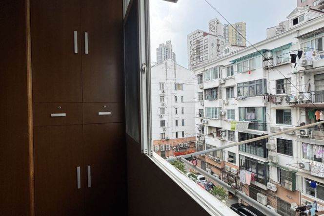 Special offer ! 3.8K only ! Changping rd metro L7 | Bright 1Br 5F-stairs