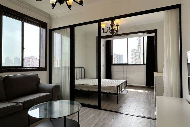 Modern & bright 1br @Jing'an Temple &Wuding rd metro | 16F elevator | 7K
