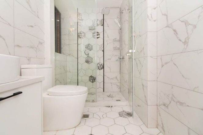 Wutong District, opposite Xingguo Hotel, a public apartment with a 50-sqm private terrace