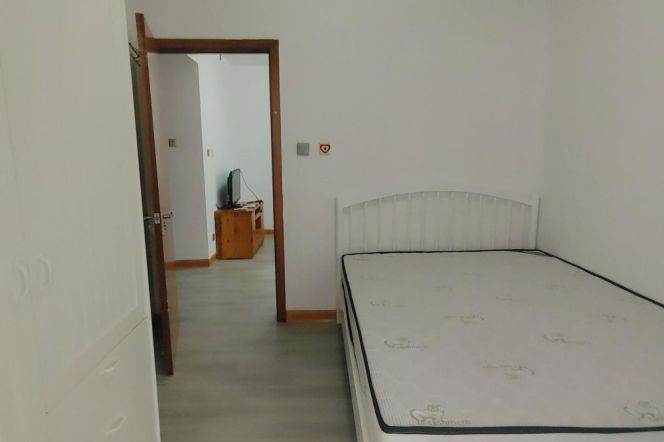 Good price 1 br with open balcony ,5 mins walking to L 1/9/11 XuJiaHui St.